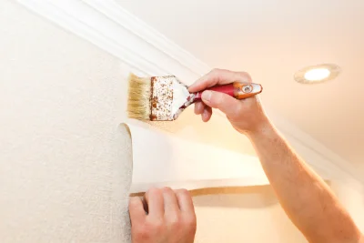 Pose de papier peint à la Lande-d'Airou — revêtements muraux et toiles de verre